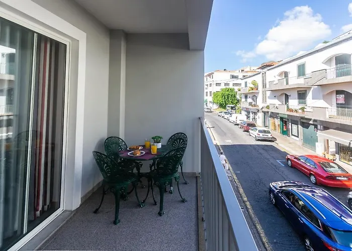 Village Lobos Flat
